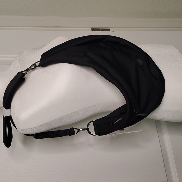 lug Bags Nwt Luglife Boomerang Fs Sling Crossbody Bag Black Poshmark